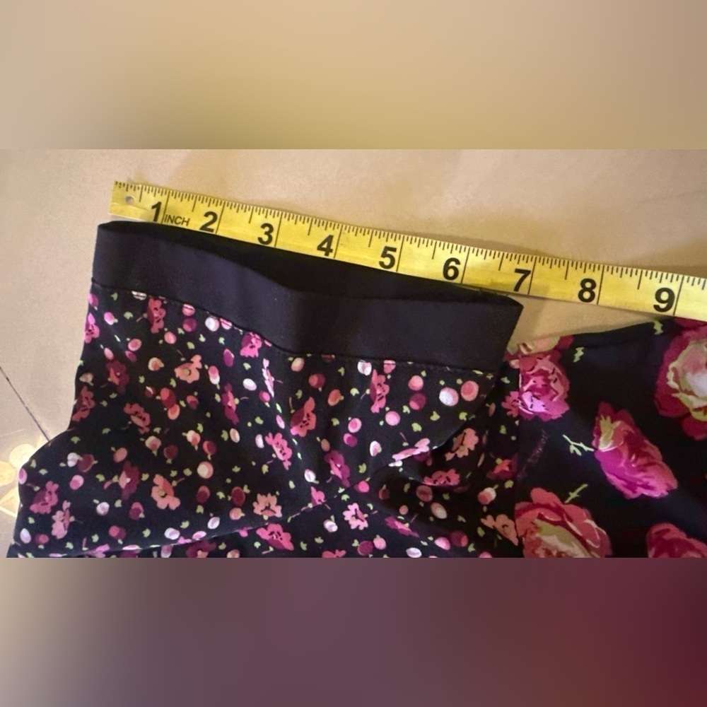 Betsey Johnson floral skull scrubs top sz XS medical pocket health - Picture 3 of 11